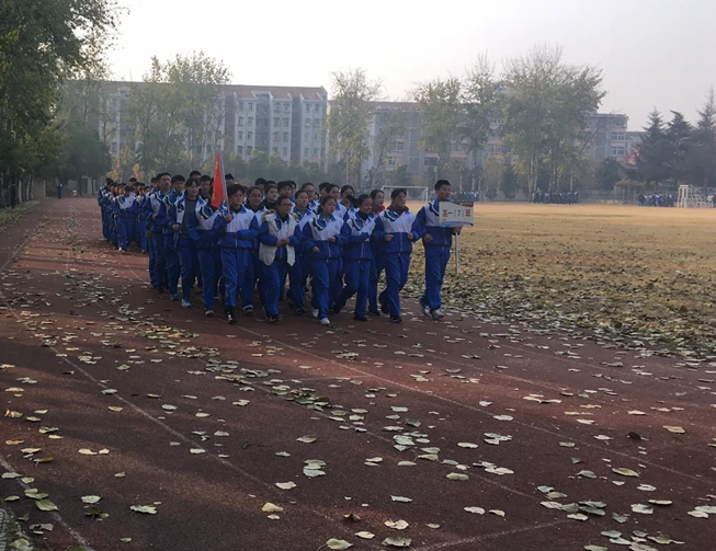 如何根据篮球比赛的不同阶段调整力量训练强度?_2
